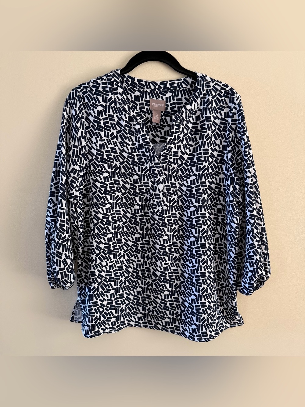 Chico’s Size 0 Blouse Navy White Abstract Print 3/4 Sleeve Tunic Top